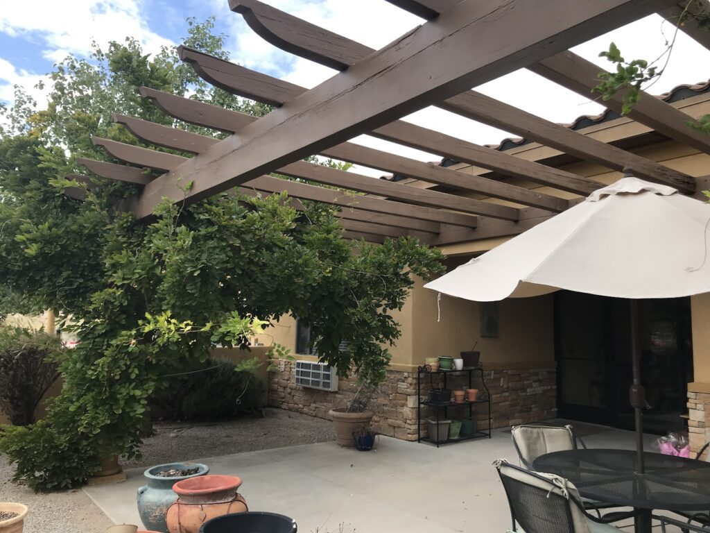 photo image of the outside patio at Ravenna Assisted Living.