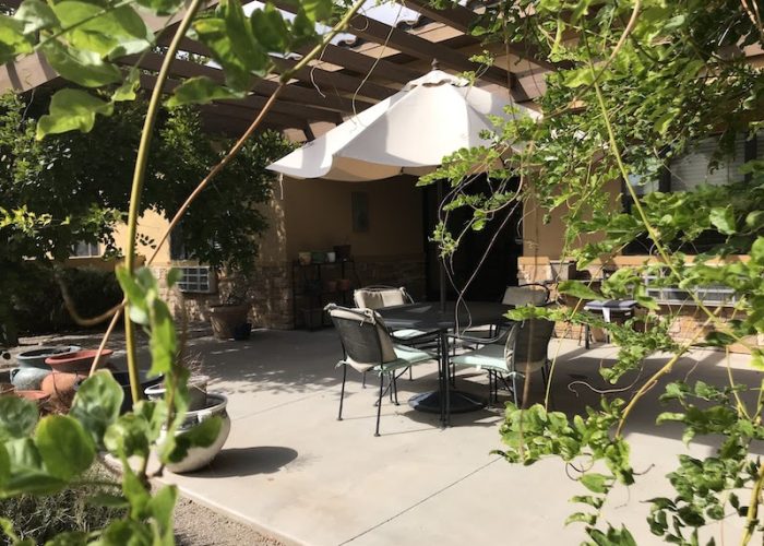 photo image of the patio at Ravenna Assisted Living